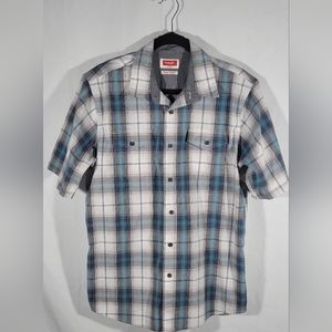 Wrangler short sleeved button-down shirt size medium